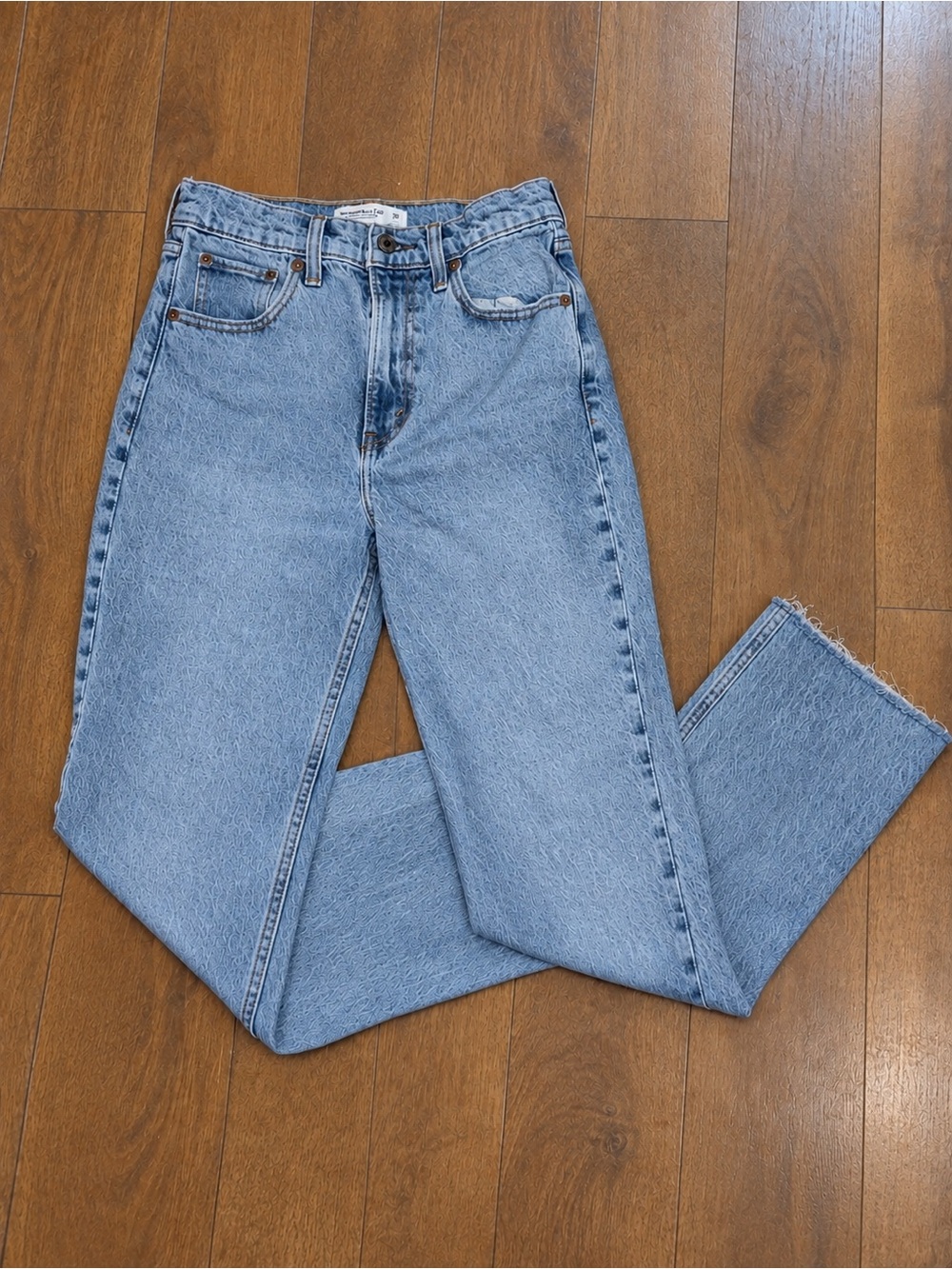 Abercrombie & Fitch Ultra High-Rise 90’s Straight Light Wash Women’s Jeans